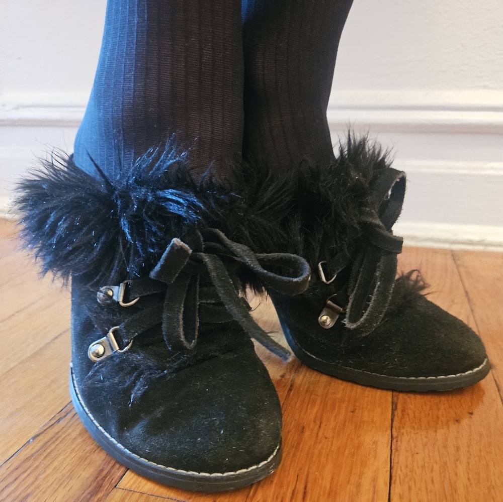 Cute Newport News Black Suede Lace-up Stiletto Clogs with Faux Fur Trim size 7.5 - Picture 11 of 12